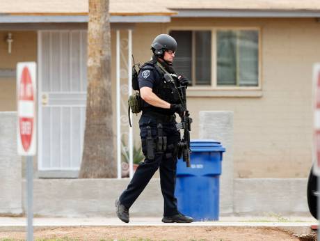 Gunman opens fire in Phoenix motel room: 1 dead, 5 hurt